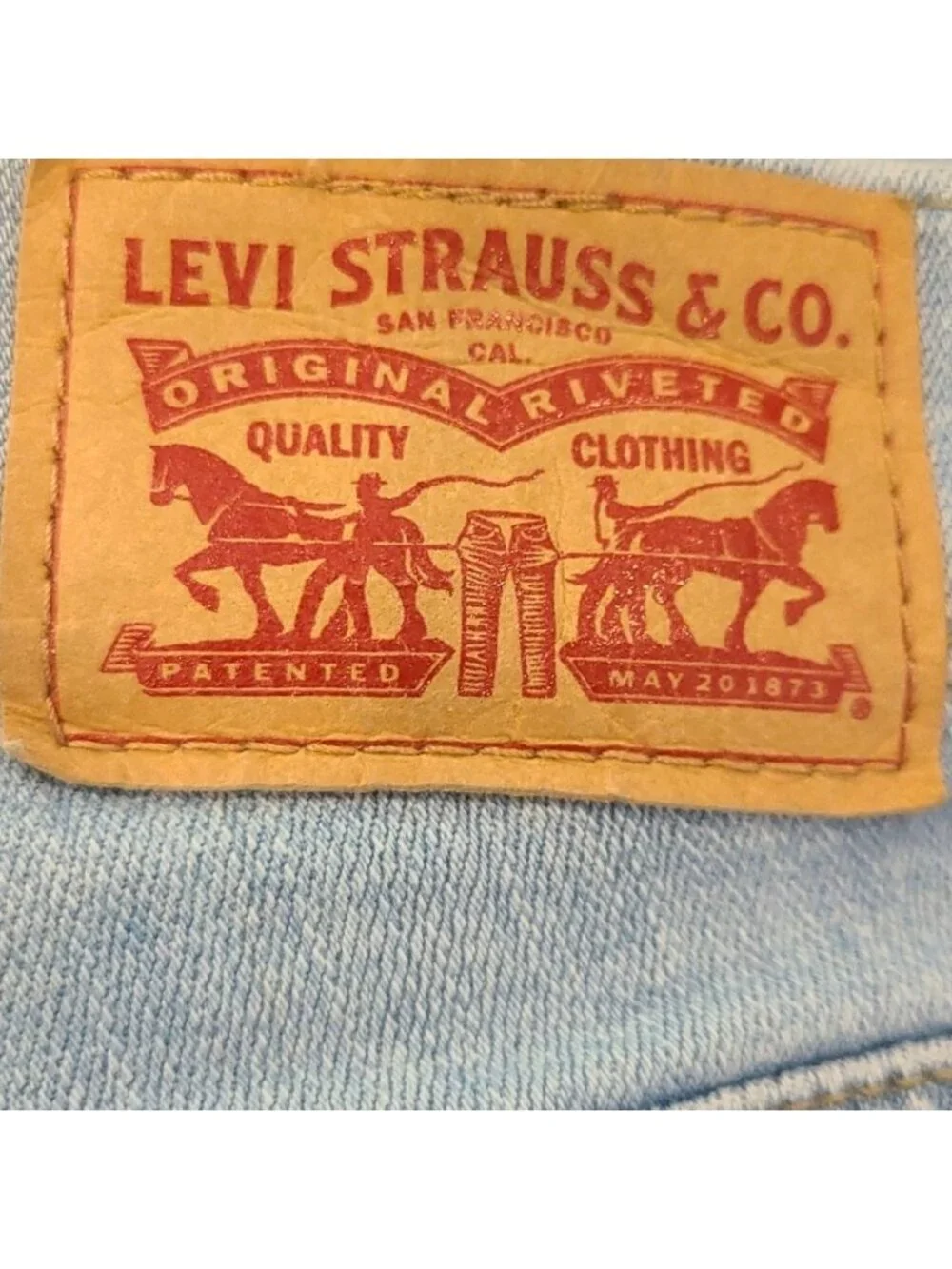 Levi slimming skinny lightwash jeans
